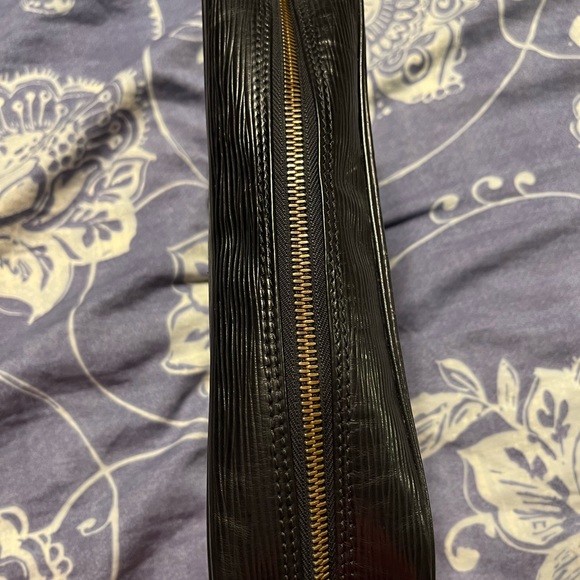 LV Black Epi Trocadero bag - Picture 4 of 12